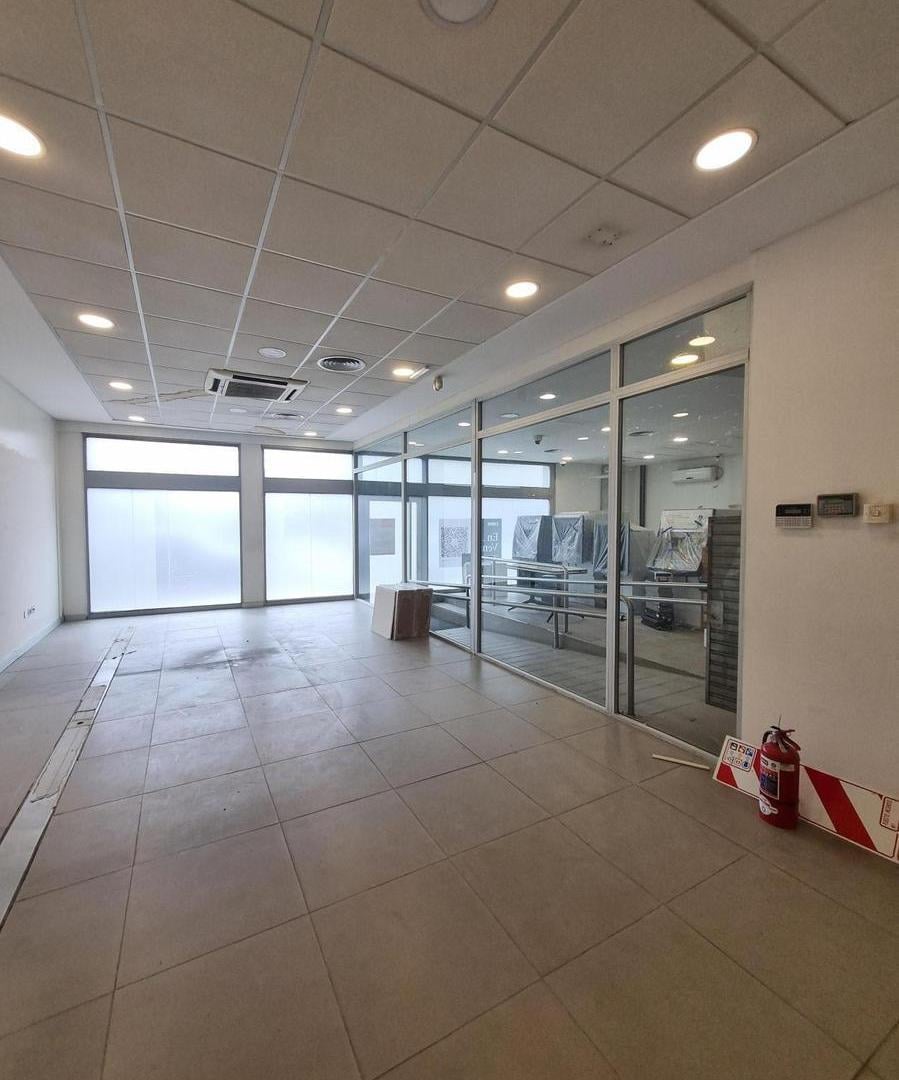 Foto de Local en Venta en Sarandí, Avellaneda, imagen 1
