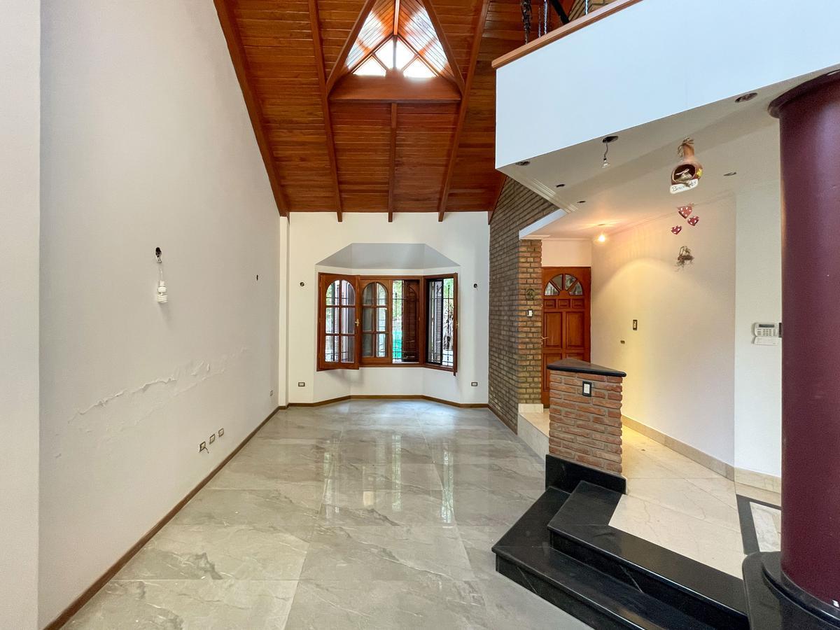 Mega Casa de 3 Dorm. con Quincho y Pileta 2