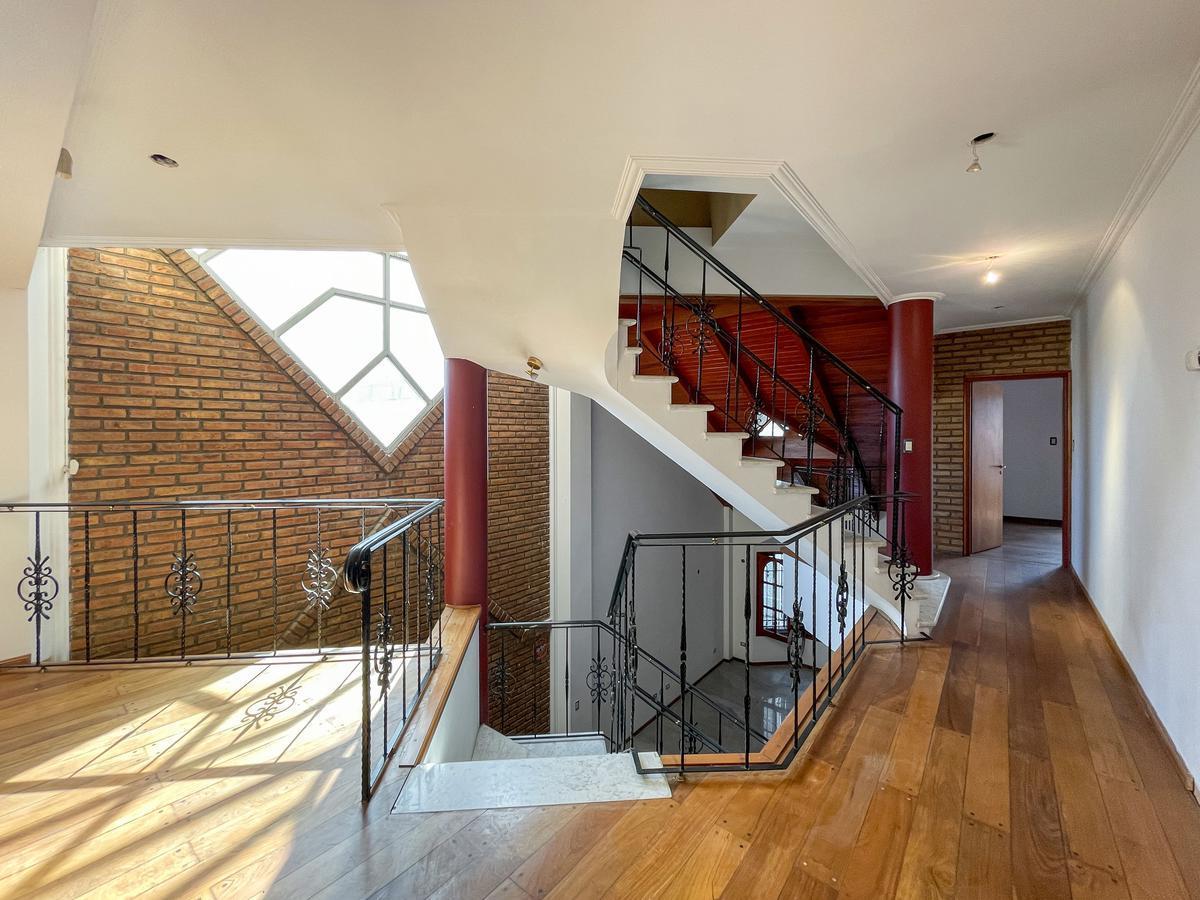 Mega Casa de 3 Dorm. con Quincho y Pileta 2