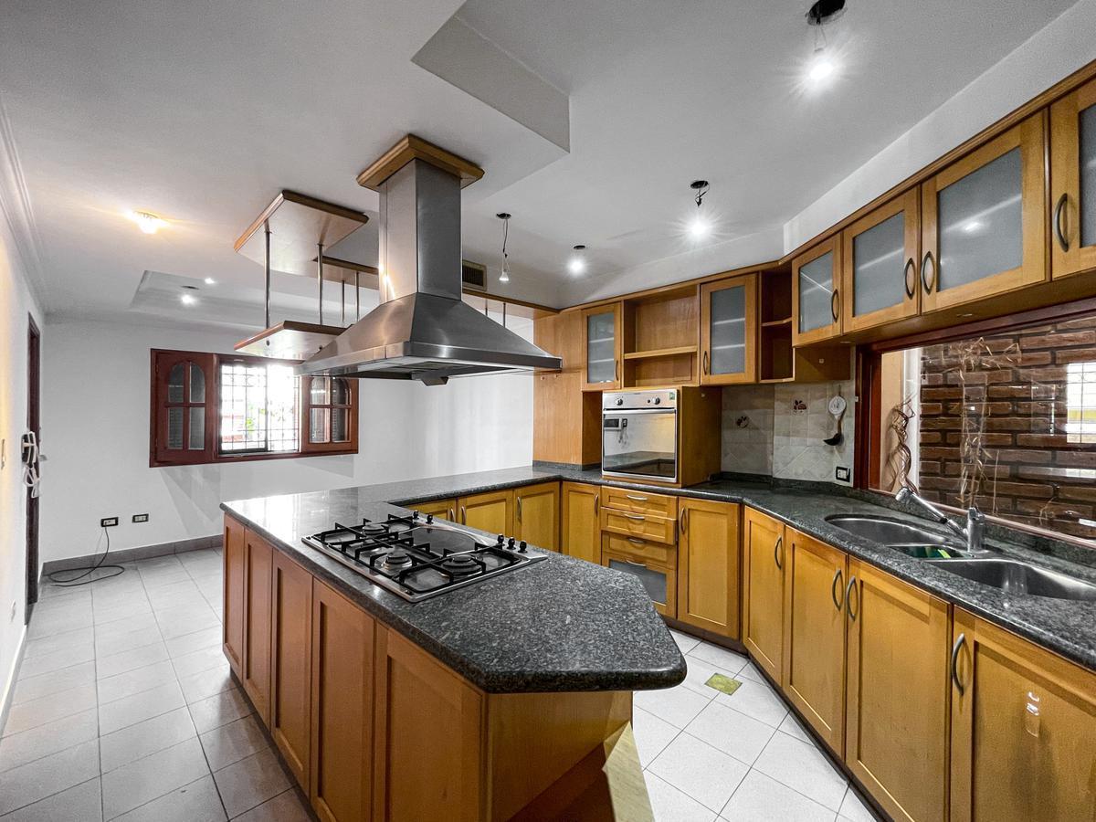 Mega Casa de 3 Dorm. con Quincho y Pileta 5