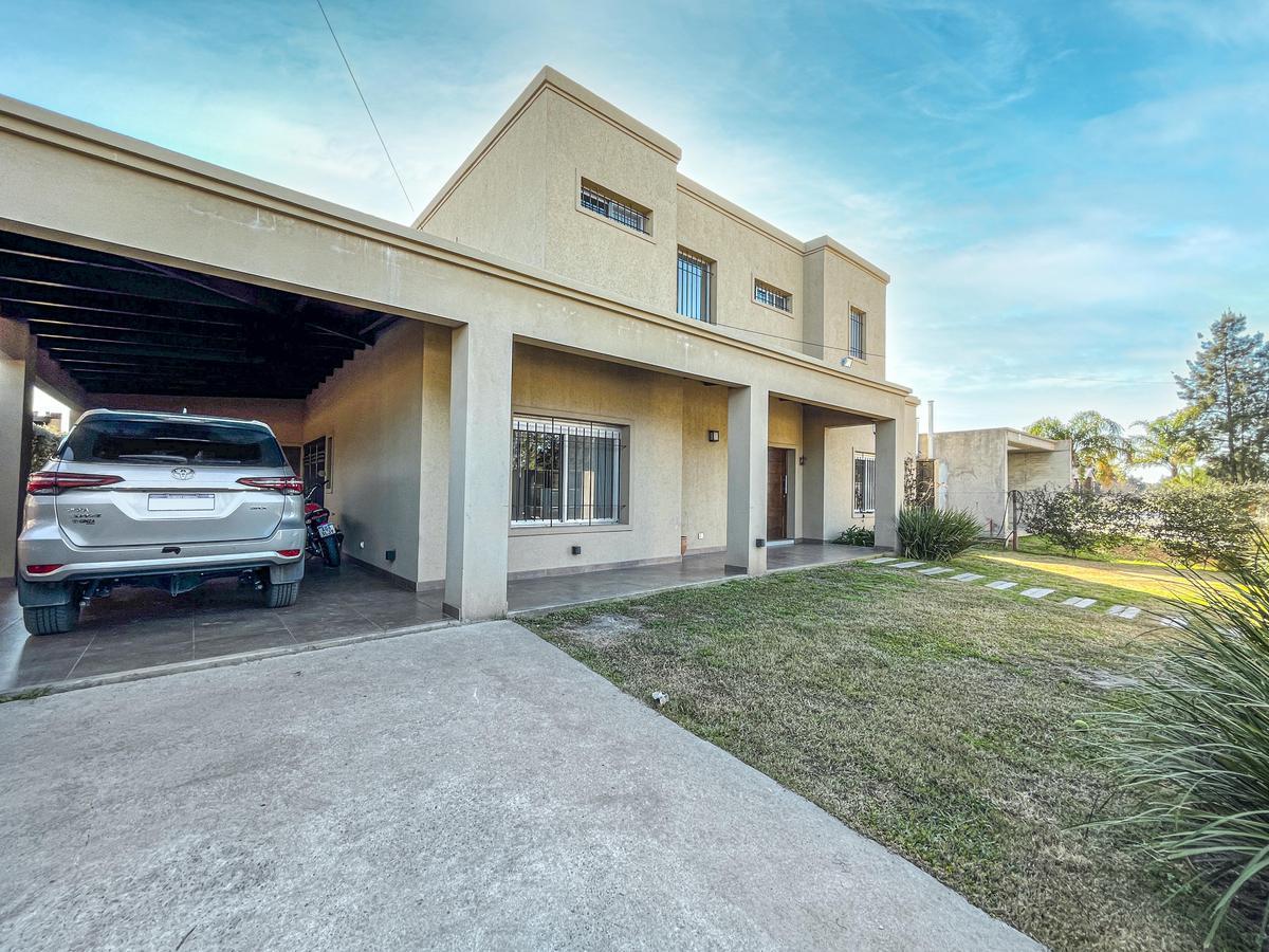 Casa Moderna de 4 Dorm. en Fisherton 1
