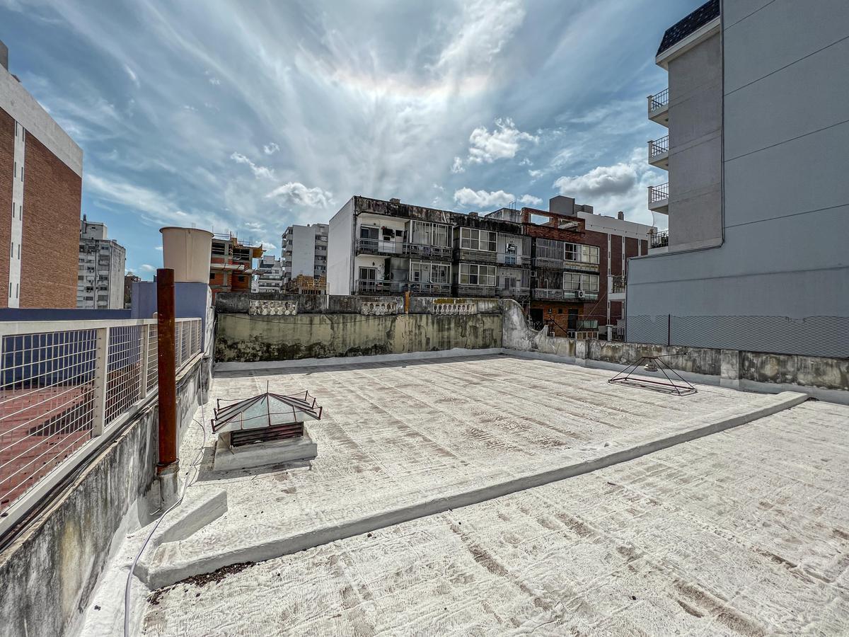Casa Comercial o Residencial con 13 Ambientes en Zona Río 5
