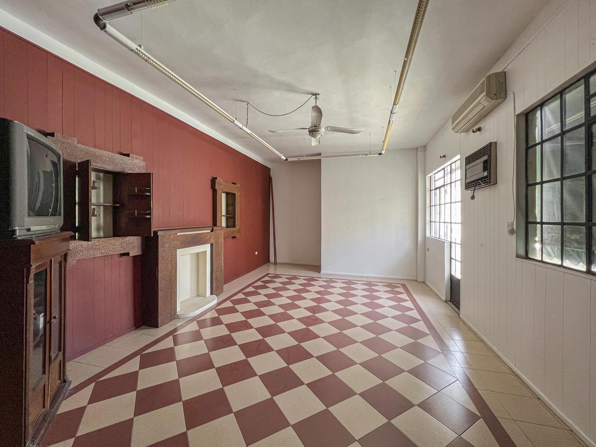 Casa Comercial o Residencial con 13 Ambientes en Zona Río 2