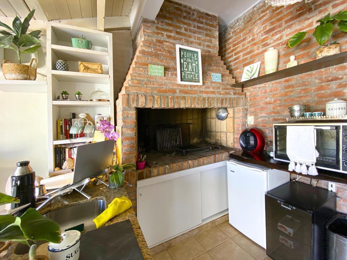 Casa de 4 Dorm. con Pileta y Quincho 2