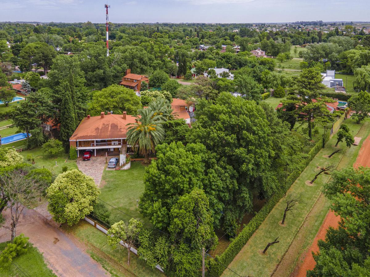 Quinta de 5 Dorm. Sobre Terreno de 3.744 m² en Funes 5