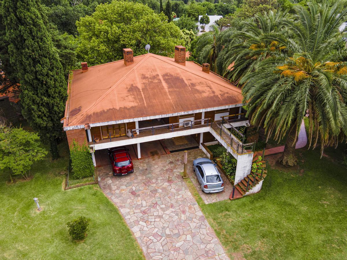 Quinta de 5 Dorm. Sobre Terreno de 3.744 m² en Funes 2