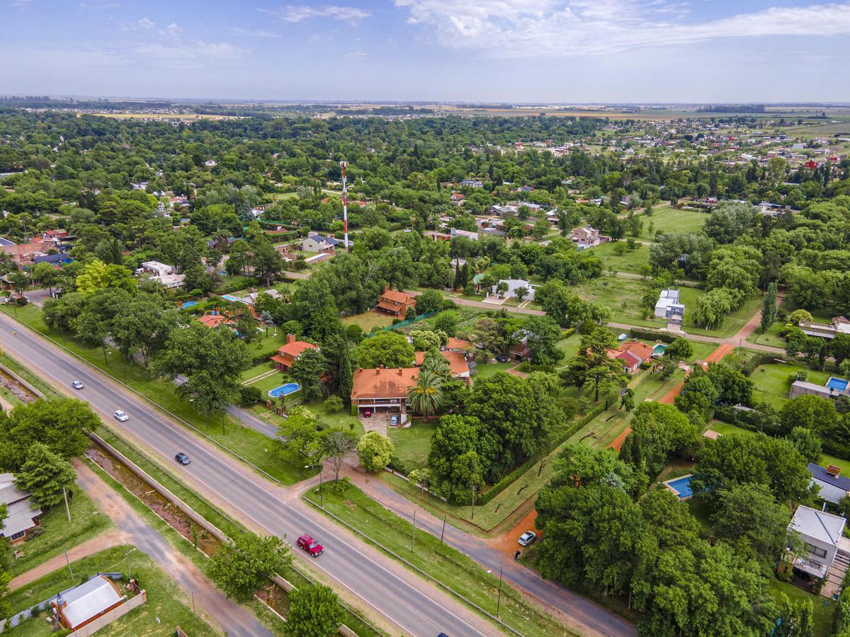 Quinta de 5 Dorm. Sobre Terreno de 3.744 m² en Funes 3