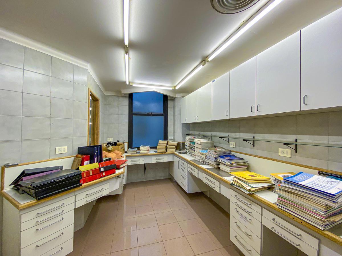 Oficina de 370 m² en Palacio Minetti 3
