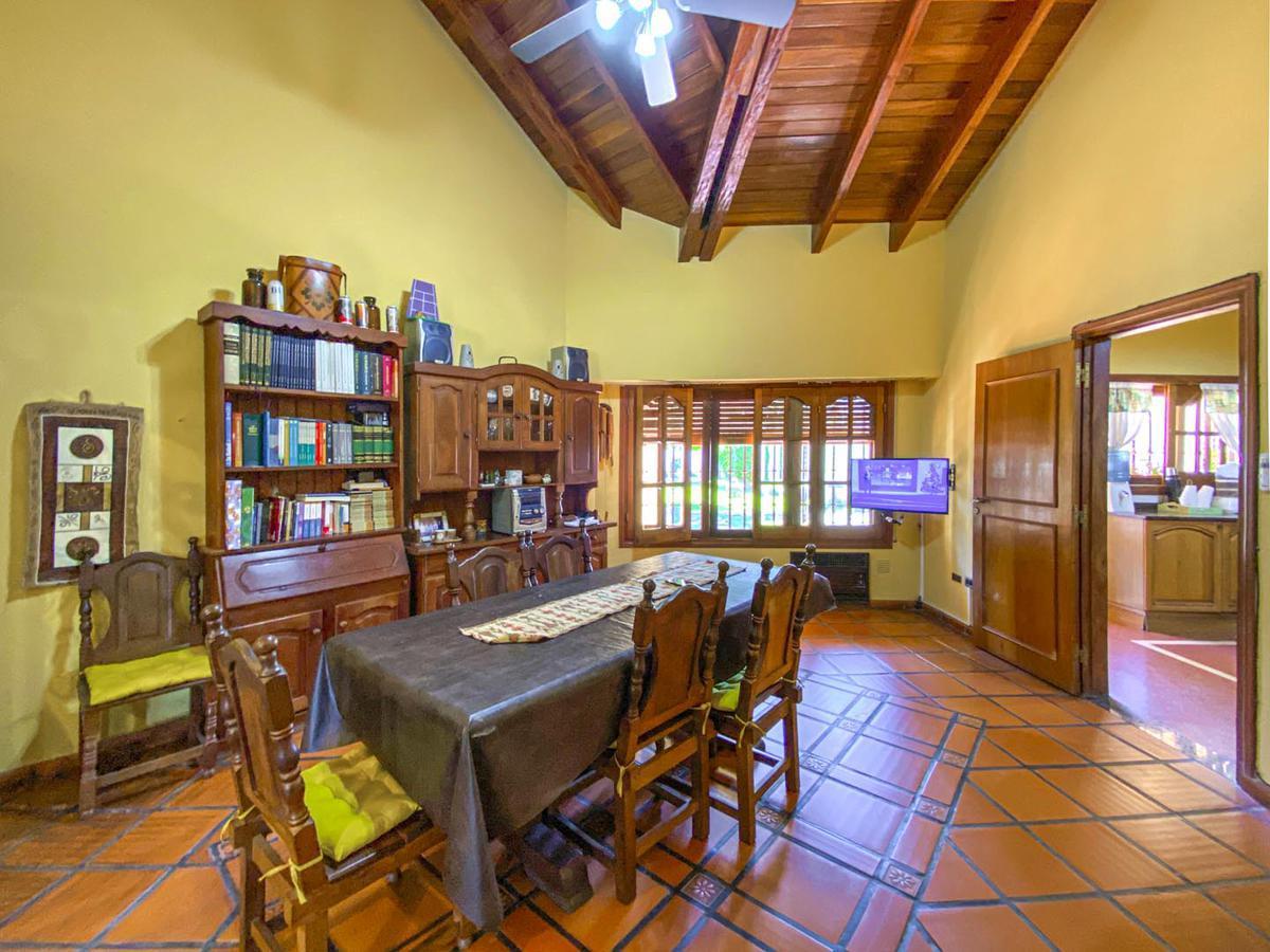 Casa de 2 Dorm. con Pileta y Quincho 1