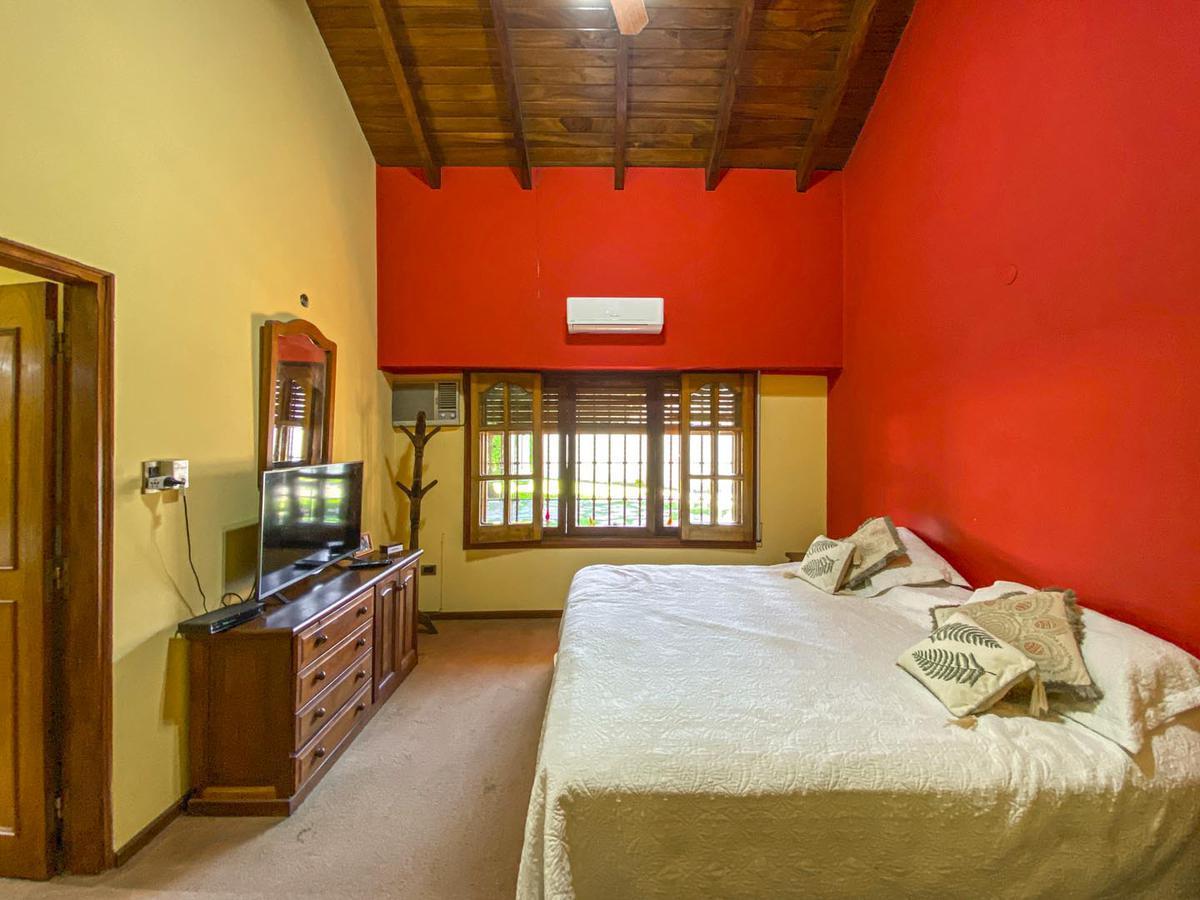 Casa de 2 Dorm. con Pileta y Quincho 3