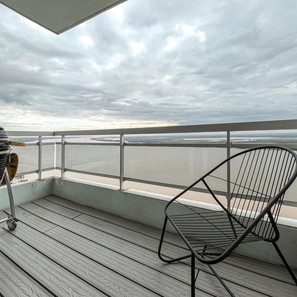 Departamento de 1 Dormitorio con Vista Al Río y Cochera en Maui 3