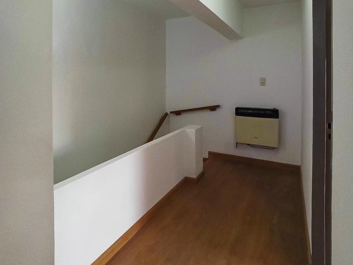 Casa en Planta Alta de 4 Dorm. en Barrio Las Heras 4
