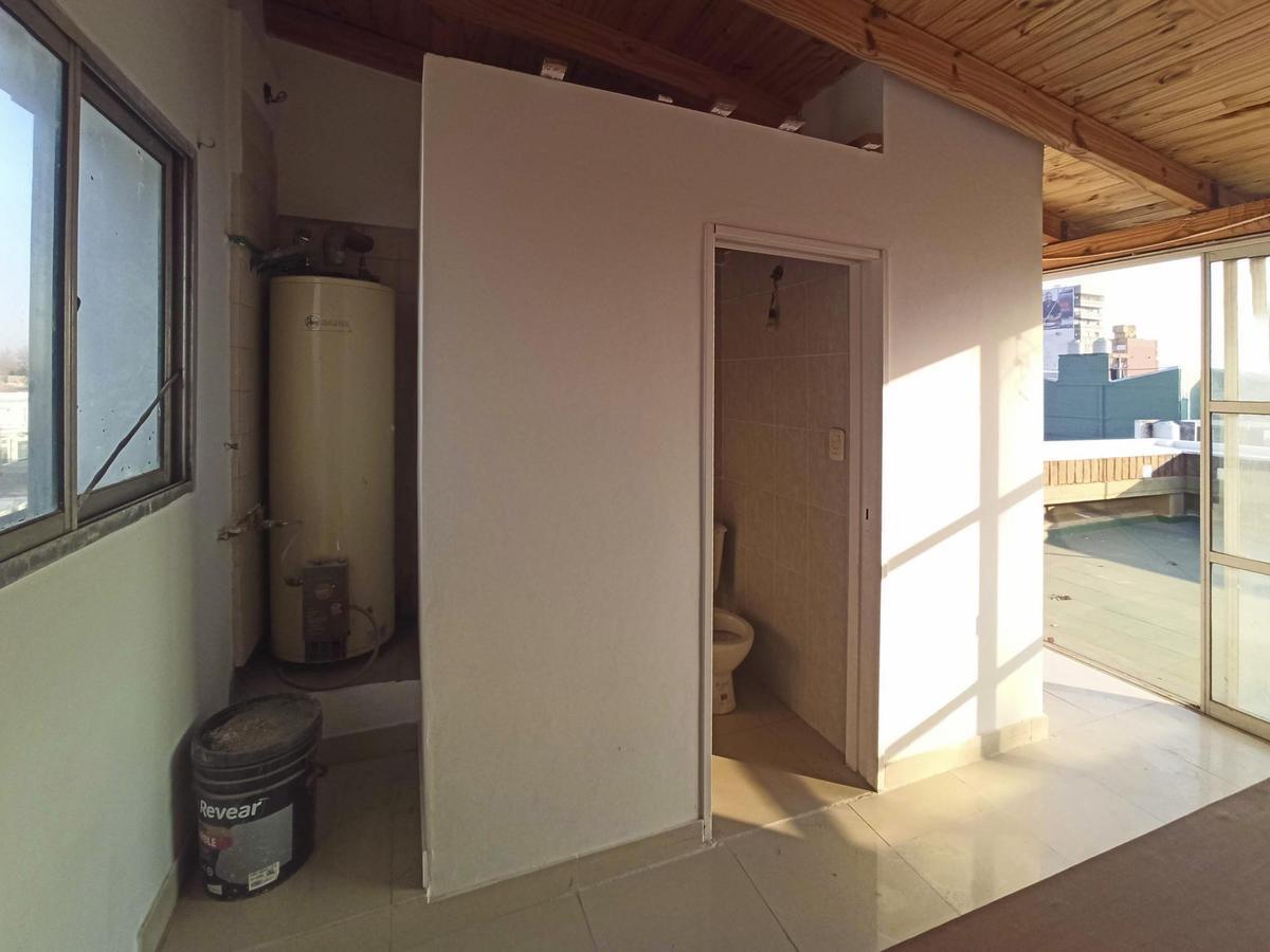 Casa en Planta Alta de 4 Dorm. en Barrio Las Heras 5