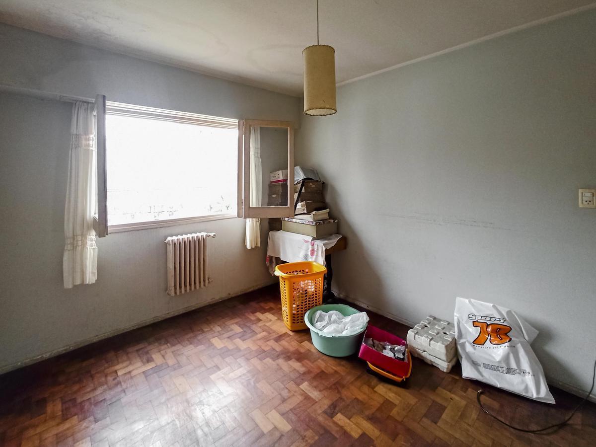Casa de 4 Dorm. con Consultorios y Jardín 5