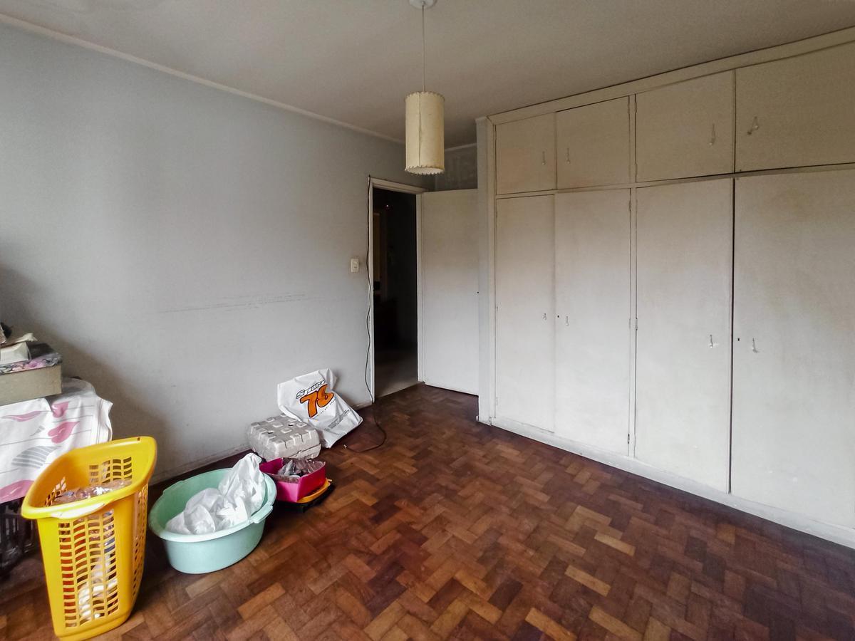 Casa de 4 Dorm. con Consultorios y Jardín 3