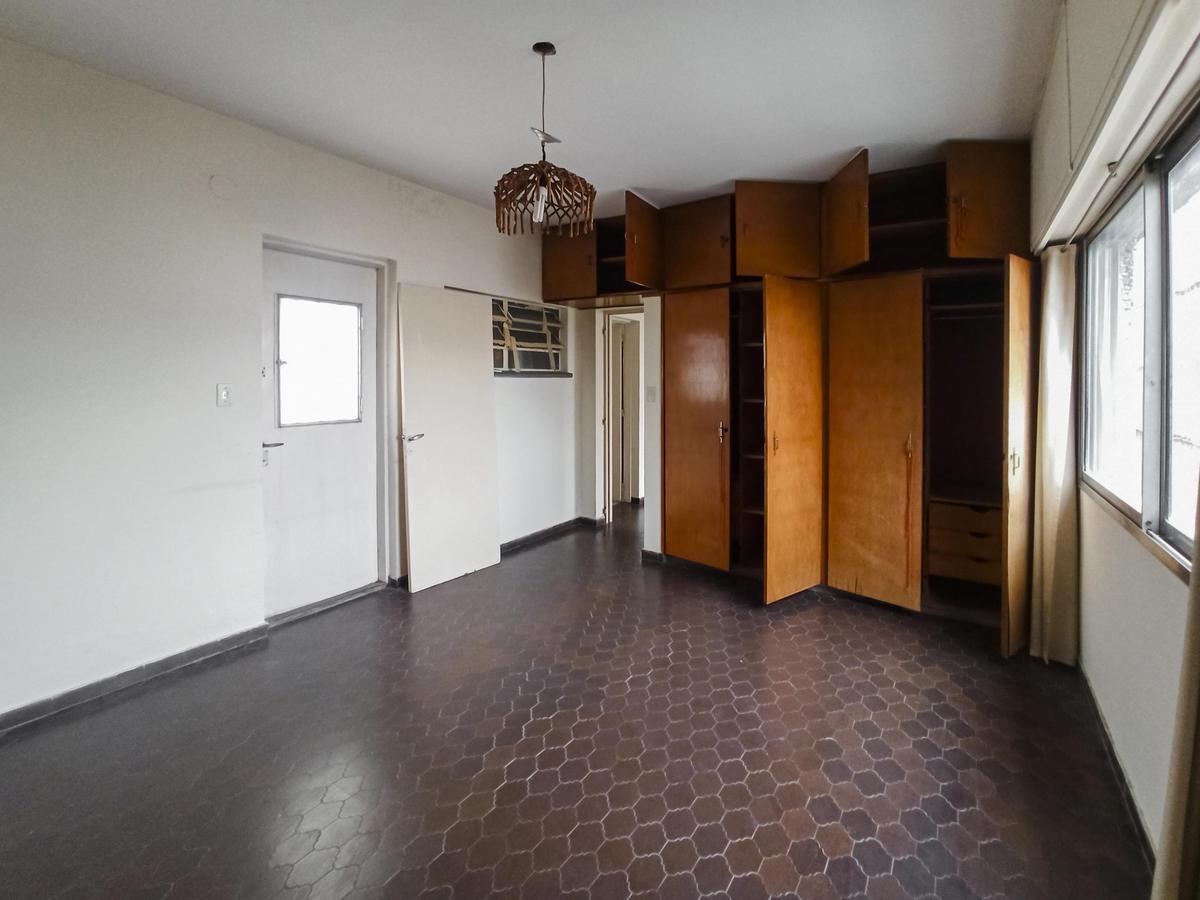 Casa de 4 Dorm. con Consultorios y Jardín 1