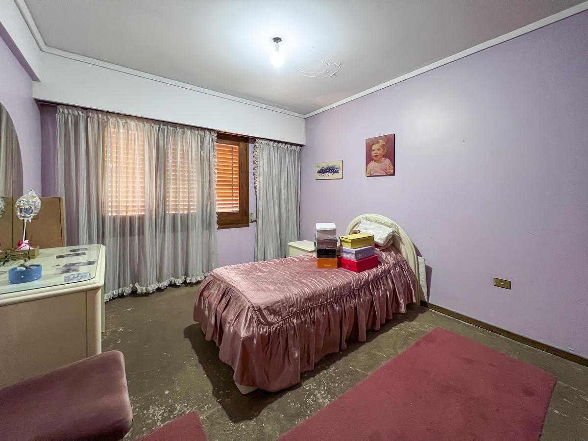 Enorme Casa con Pileta y Quincho de 5 Dorm. Más Casa de Huéspedes 2