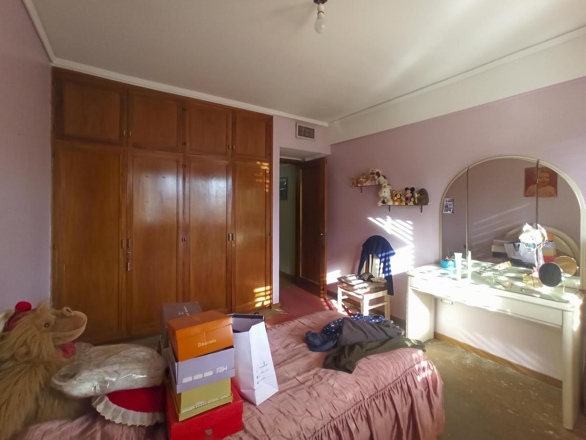 Enorme Casa con Pileta y Quincho de 5 Dorm. Más Casa de Huéspedes 2