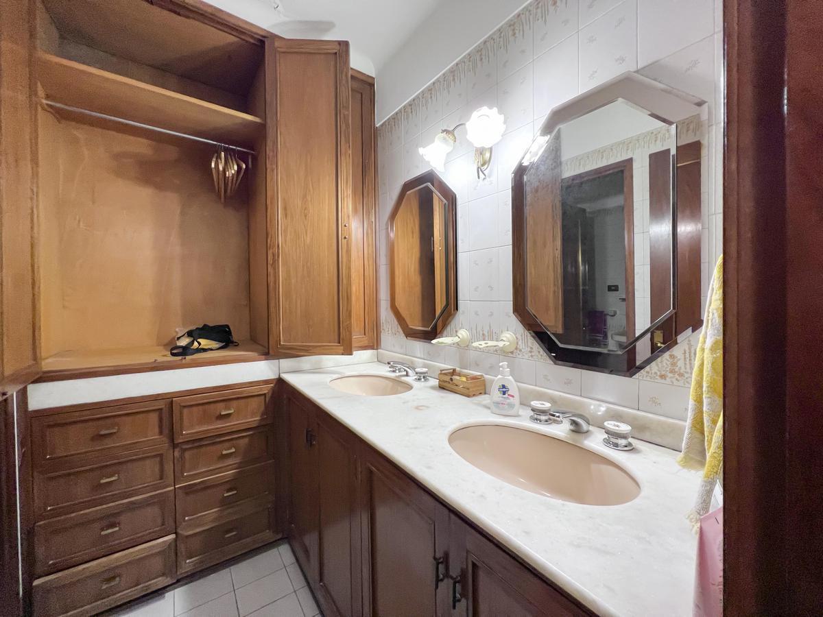 Enorme Casa con Pileta y Quincho de 5 Dorm. Más Casa de Huéspedes 5
