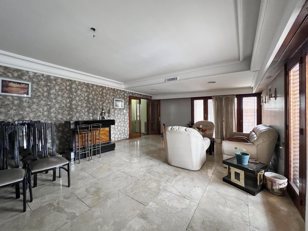 Enorme Casa con Pileta y Quincho de 5 Dorm. Más Casa de Huéspedes 4