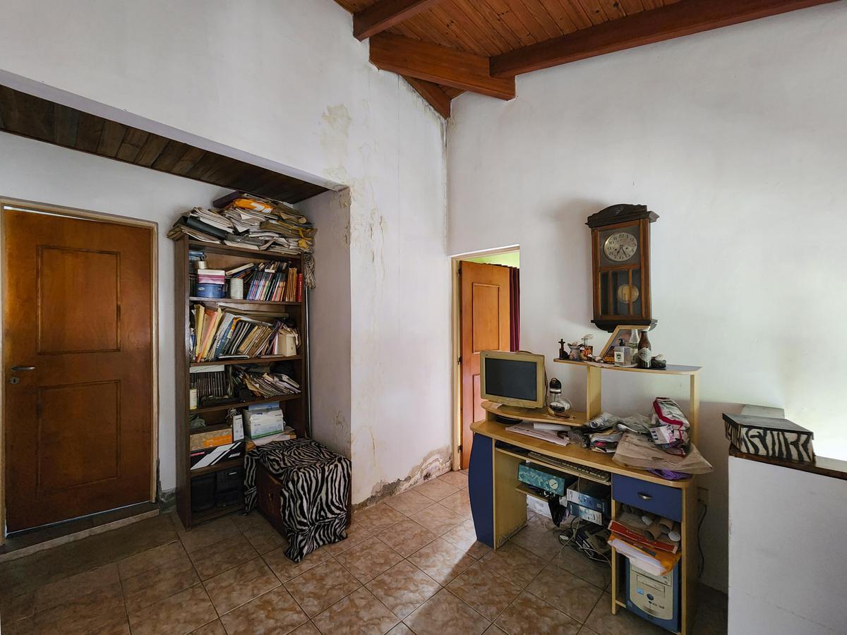 Casa de 4 Dorm. con Amplio Jardín y Pileta en Funes, Garita 6 2