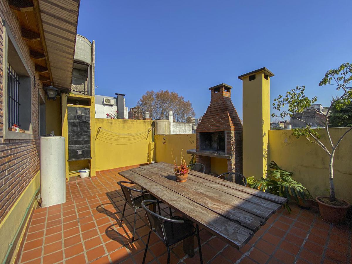 Casas con Galpón y Jardín 2