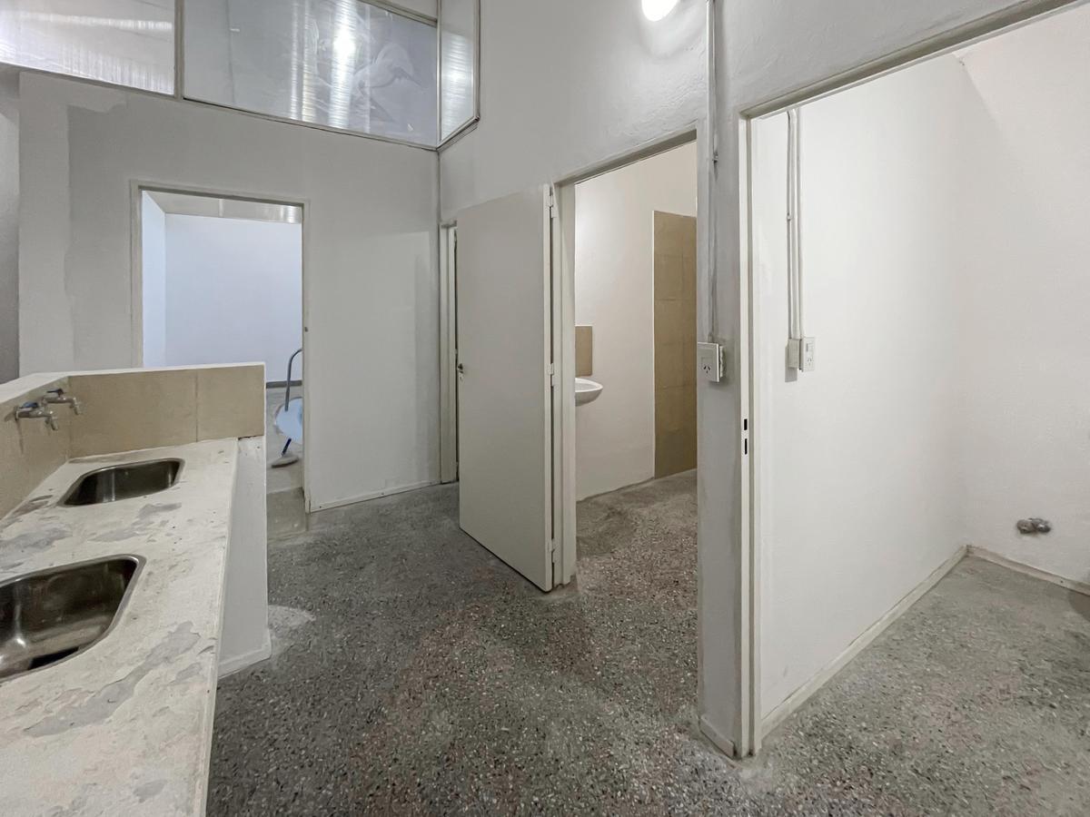 Local Comercial Apto Clínica con 19 Privados 4