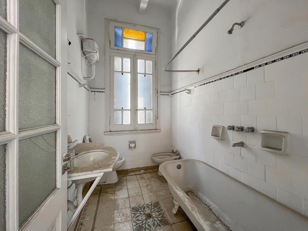 Venta o Alquiler de Casona Comercial en Esquina con Local Gastronómico y Oficina en Pa 5