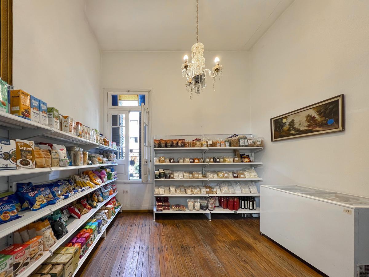 Venta o Alquiler de Casona Comercial en Esquina con Local Gastronómico y Oficina en Pa 2