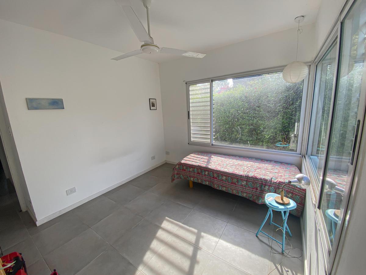 Foto de Casa de 2 dormitorios con jardín y piscina en Fisherton, imagen 2