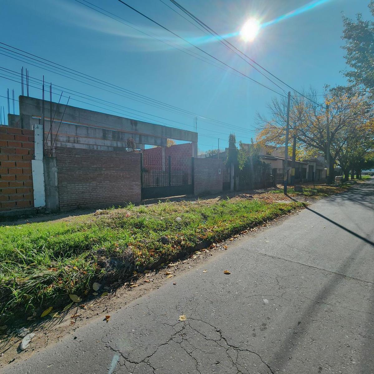 Terreno en Fisherton con estructura de material tipo galpon, a metros de Newbery