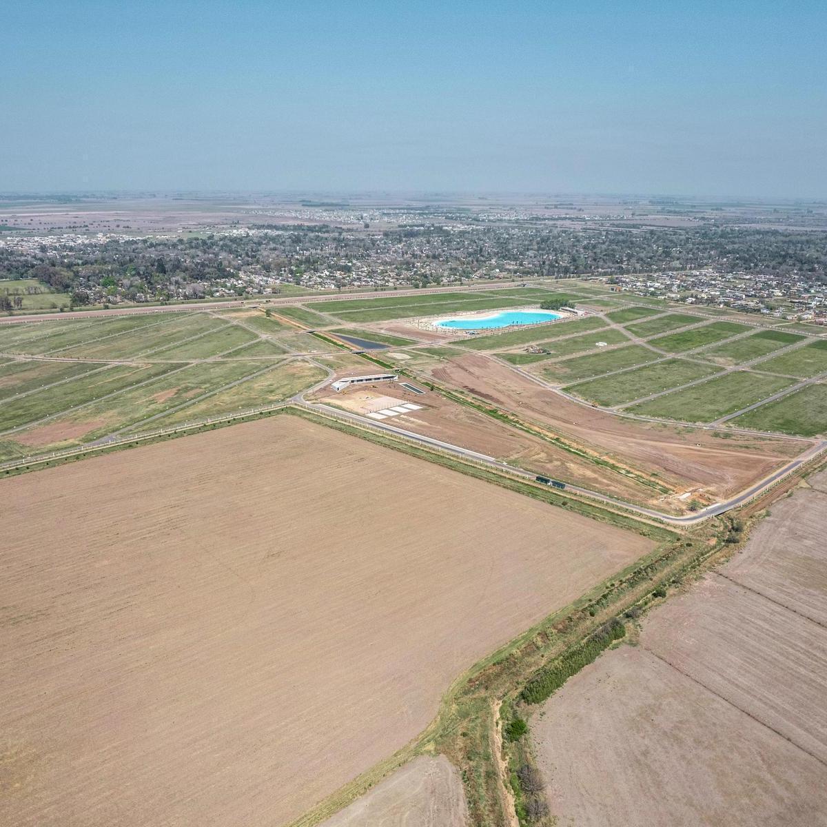 Terreno en Vida Lagoon con 962m2 y lindero al canal