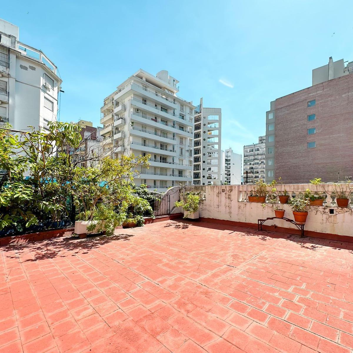 Casa en Planta Alta con 4 Dorm., Cochera y Terraza en Zona Monumento 3