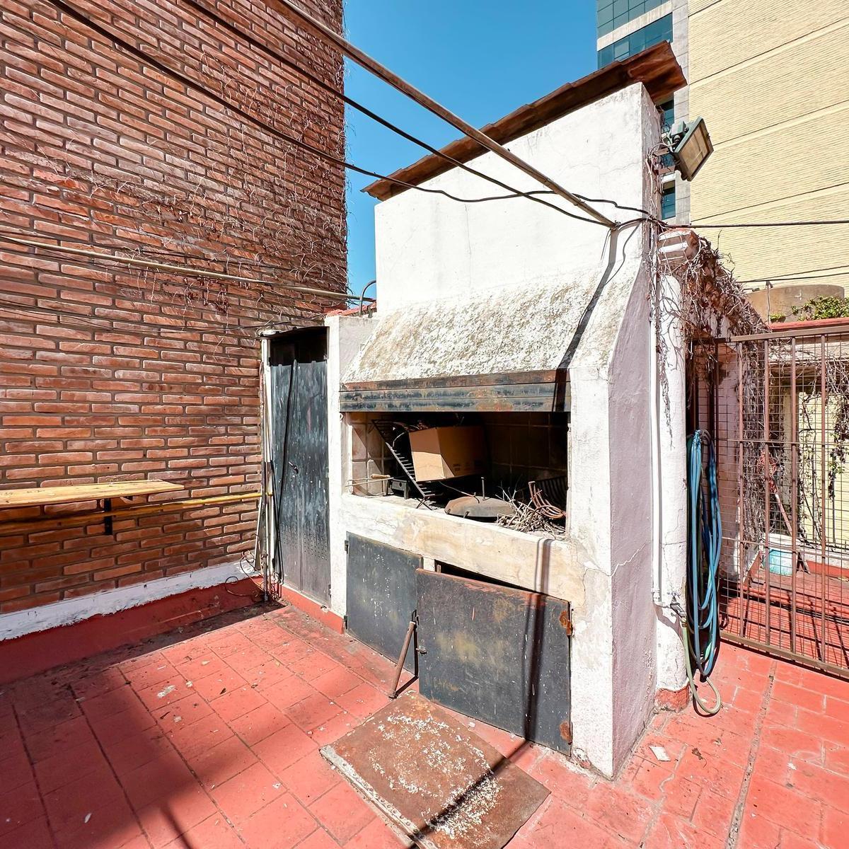 Casa en Planta Alta con 4 Dorm., Cochera y Terraza en Zona Monumento 5