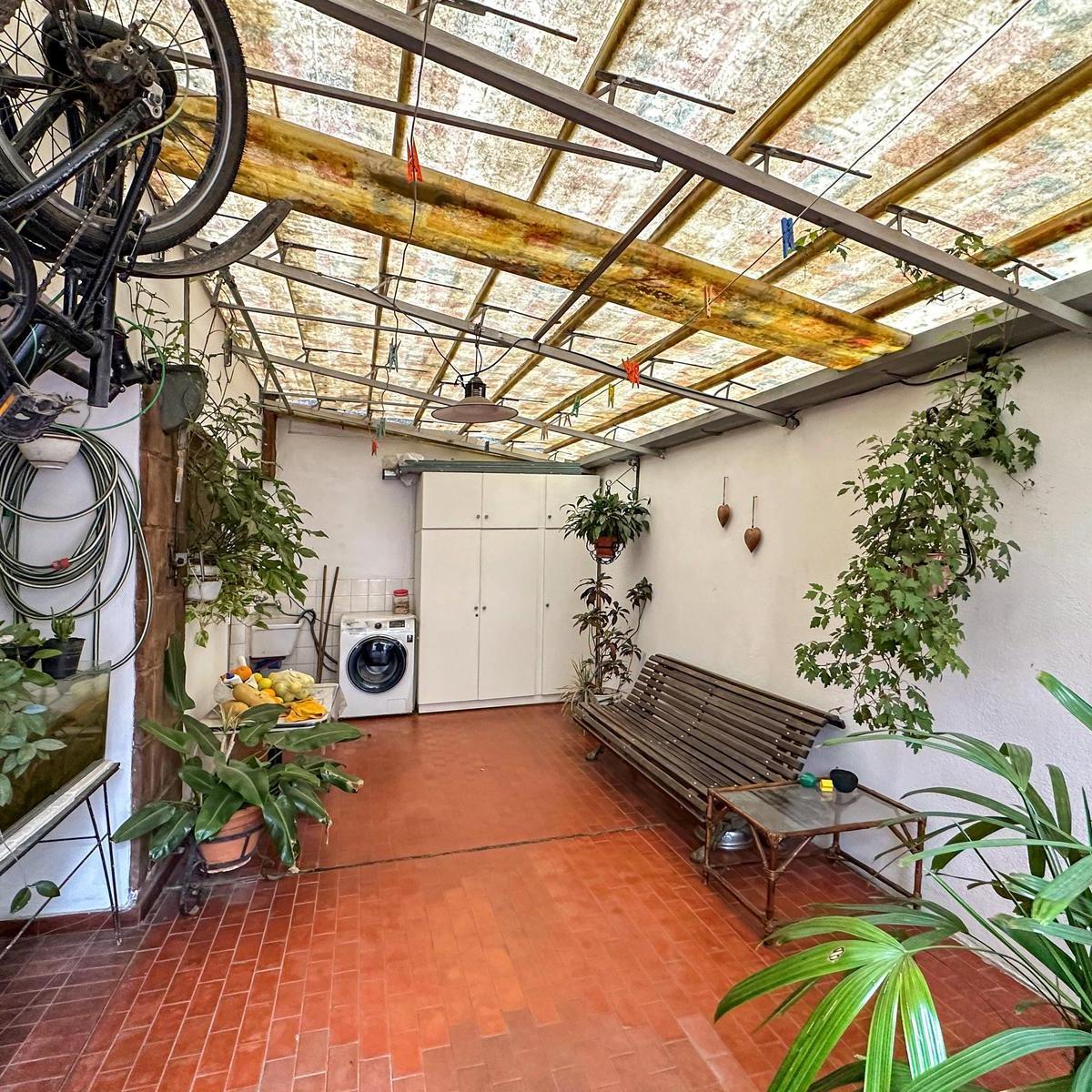 Departamento de 3 Dorm. con Mega Patios y Cochera en El Centro 5