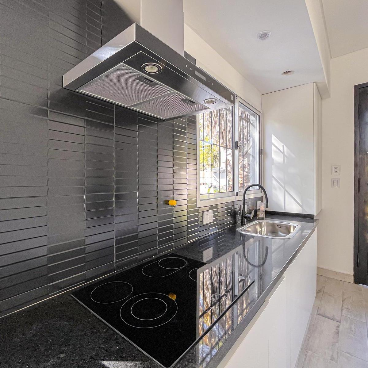 Casa Remodelada de 3 Dorm. Sobre Lote 1.000 m² en San Eduardo, Fisherton 4