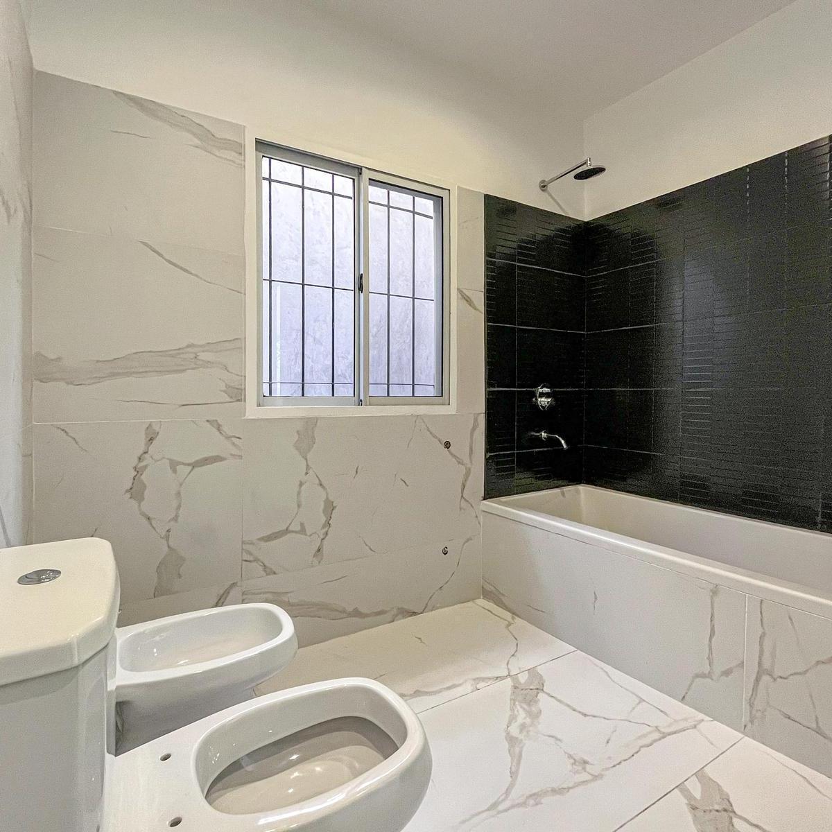 Casa Remodelada de 3 Dorm. Sobre Lote 1.000 m² en San Eduardo, Fisherton 3