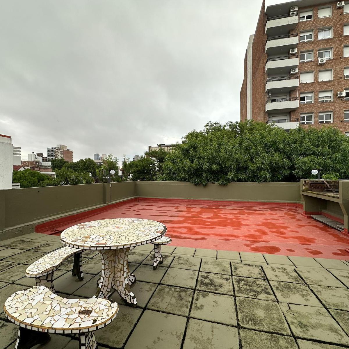 Casa de 6 Dorm. con Pileta y 2 Cocheras 2