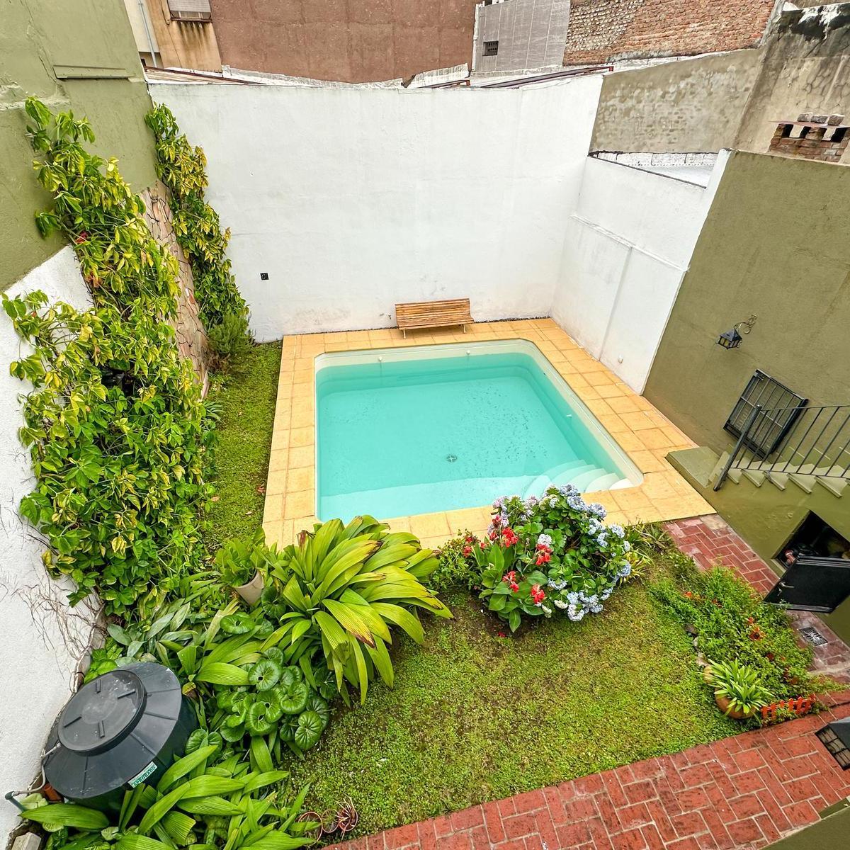 Casa de 6 Dorm. con Pileta y 2 Cocheras 3