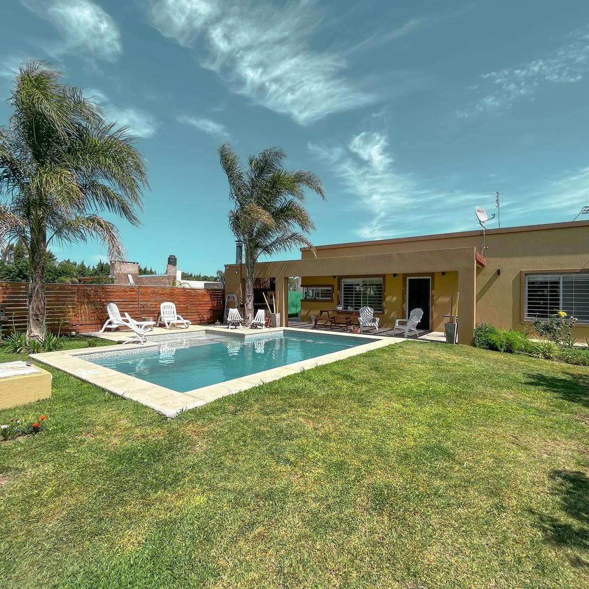 Casa de 2 dormitorios con jardín y pileta, Funes Town