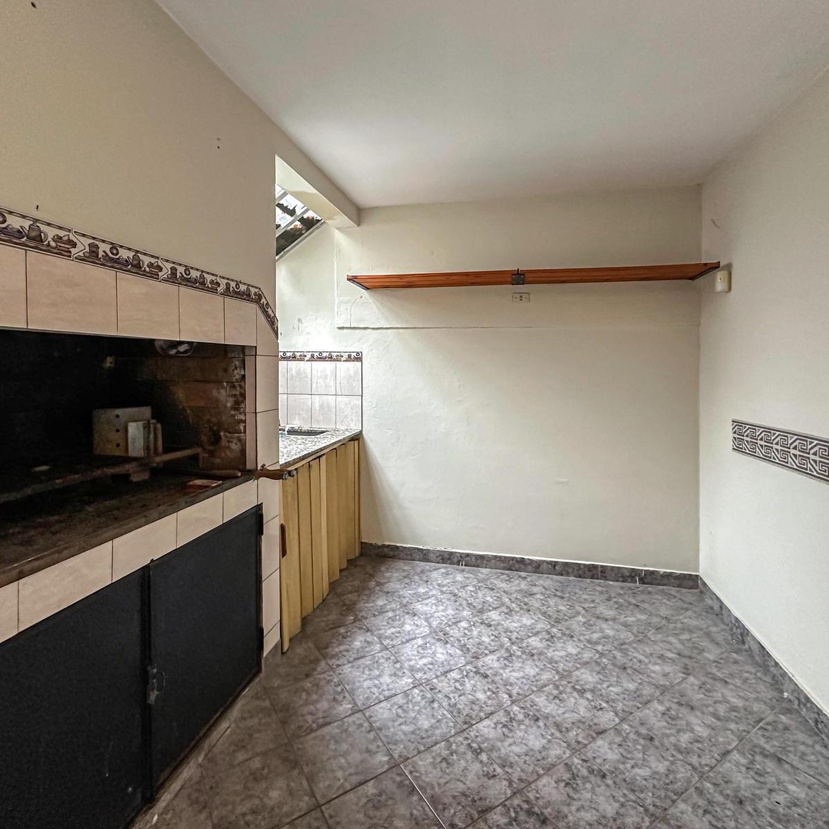 Casa de 4 Dorm. en 2 Plantas con Cocheras, Quincho, Patio y Pileta 5
