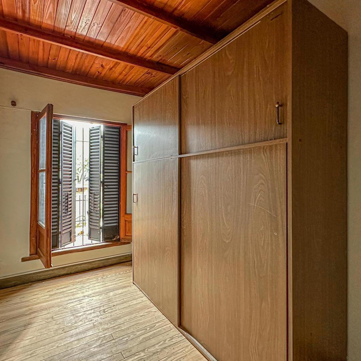 Casa de 4 Dorm. en 2 Plantas con Cocheras, Quincho, Patio y Pileta 1