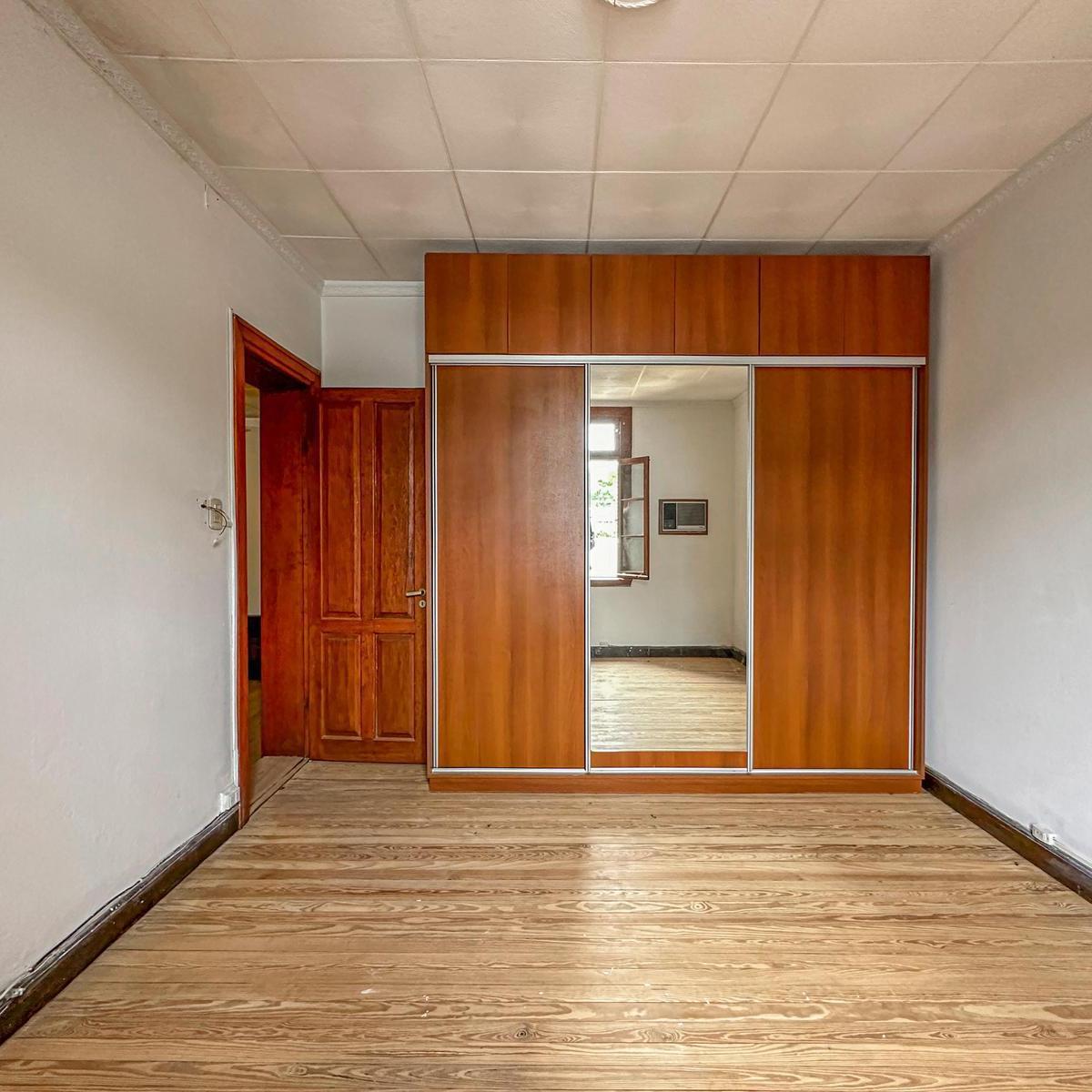 Casa de 4 Dorm. en 2 Plantas con Cocheras, Quincho, Patio y Pileta 3