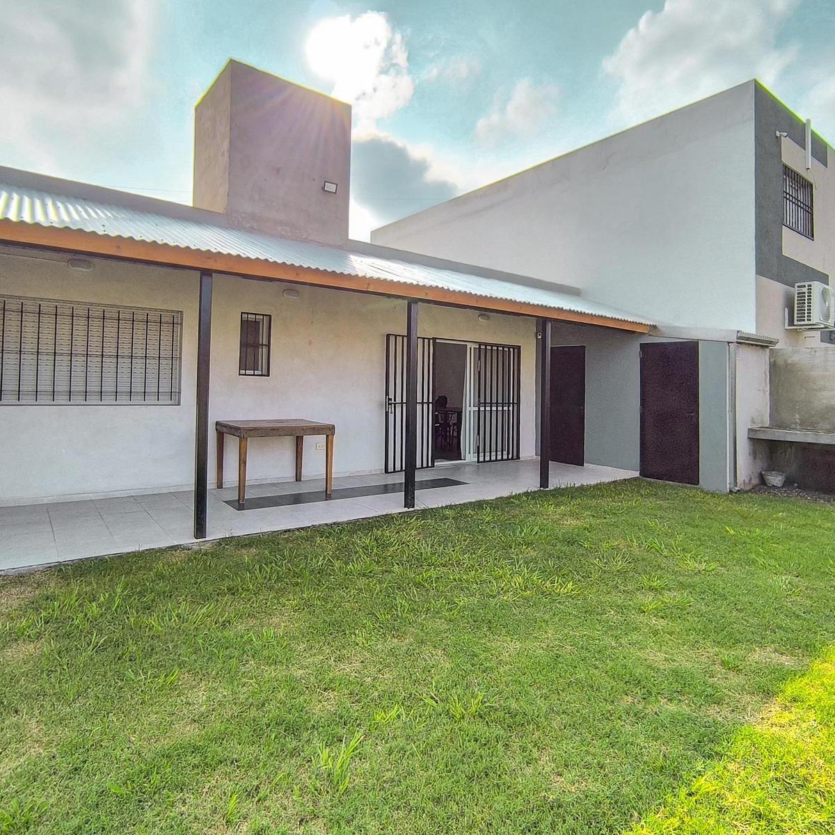 Casa de 2 Dorm. con Pileta en Lomas de Alicia 5