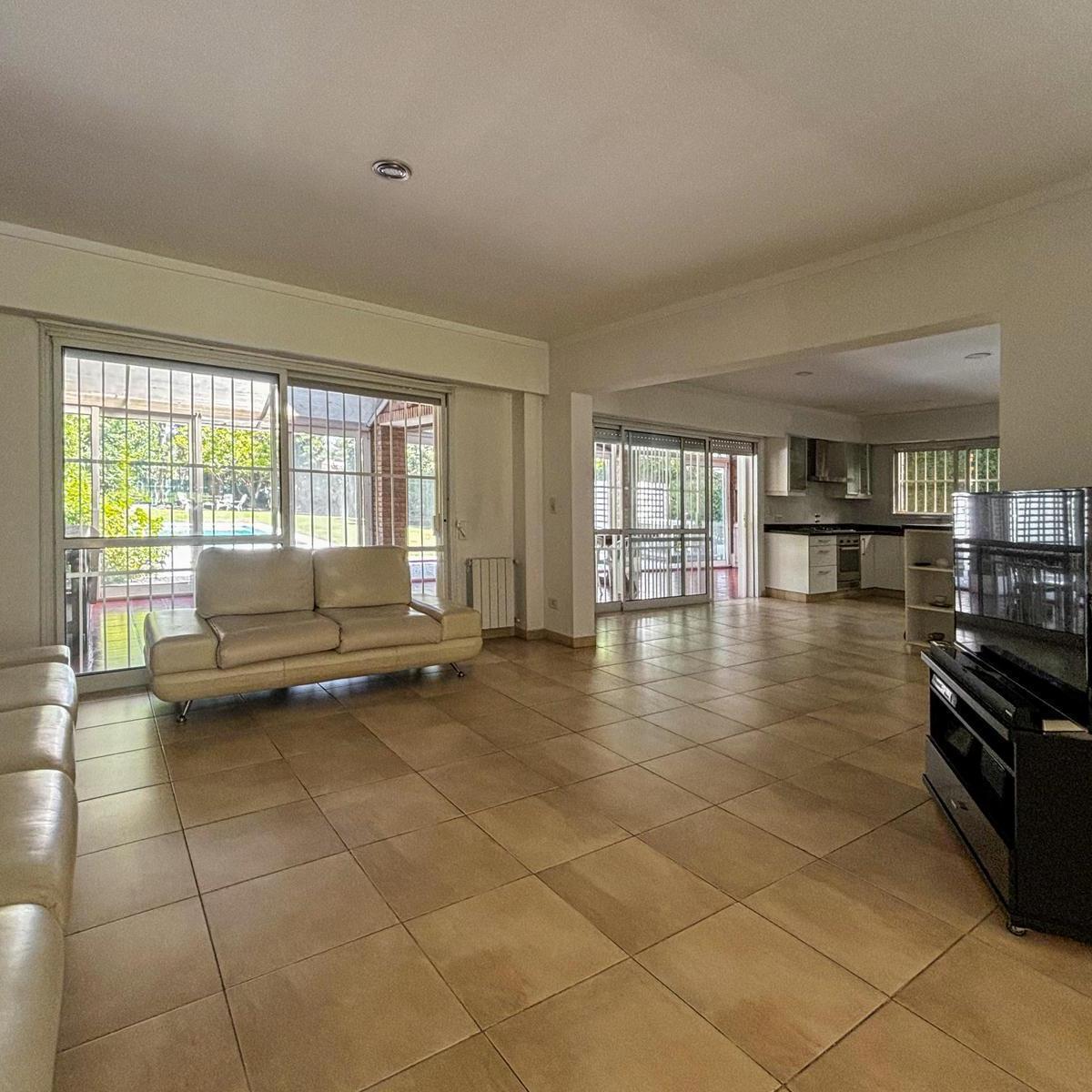 Casa de 3 Dorm. con Jardín y Pileta en Fisherton 3