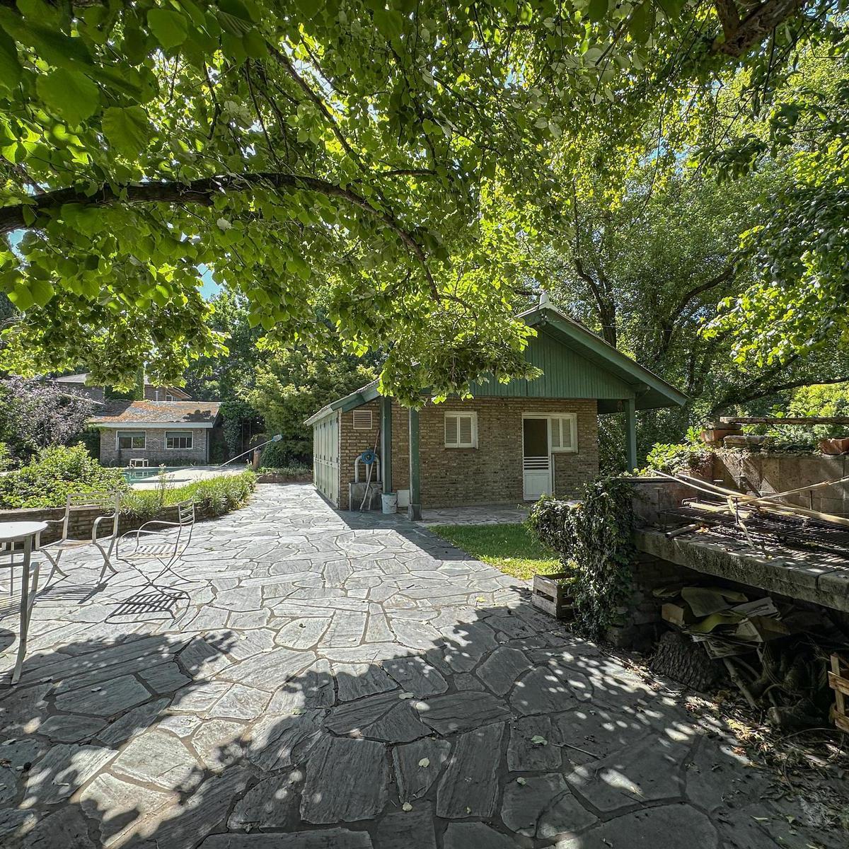 Terreno de 1.244m² con quincho y pileta en Fisherton