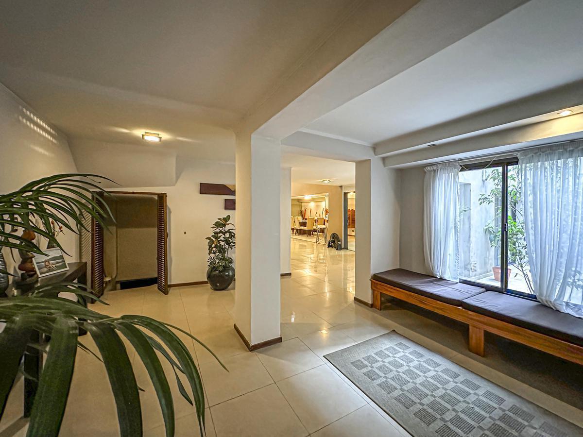Casa de Pasillo con 4 Dorm. y Quincho Propio en El Centro 3