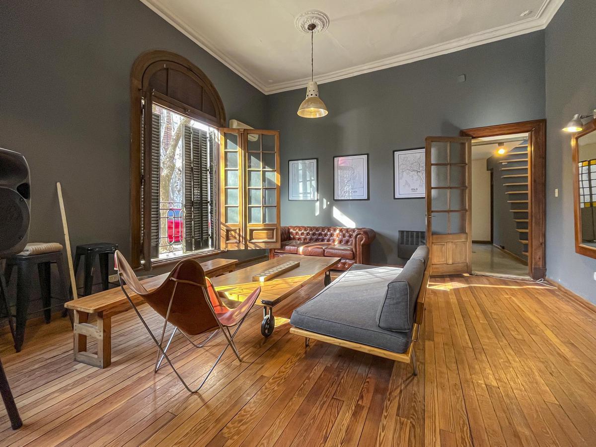 Casa de 4 Dorm. con Diseño en Barrio Lourdes 5