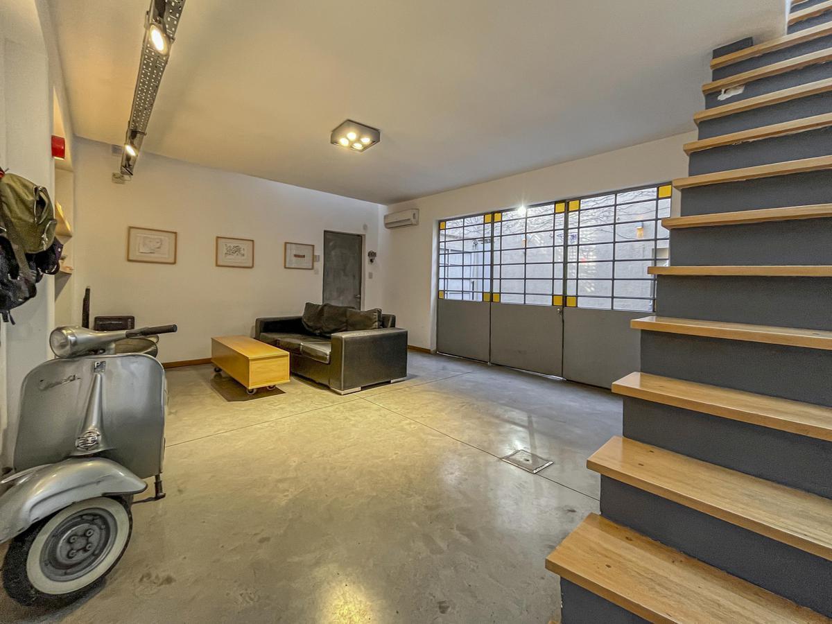 Casa de 4 Dorm. con Diseño en Barrio Lourdes 2