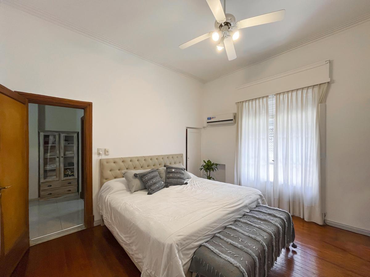 Piso Exclusivo de 5 Dorm. con 3 Baños y Cochera 3